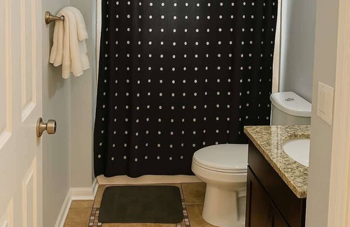 Chicago Apartment | Cozy 2BR Apt w/Washer & Dryer