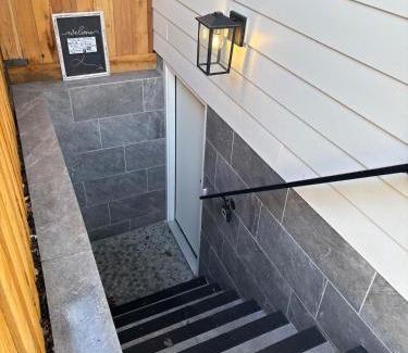 Vancouver House | Cozy 2BR - Backyard Fun and Dog Friendly - sleeps 6