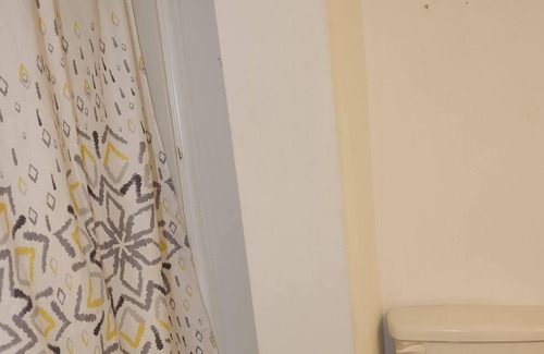 Hybla Valley House | Cozy 2BR basement aparment in Alexandria