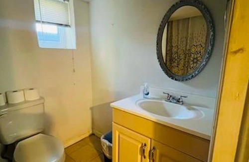 Hybla Valley House | Cozy 2BR basement aparment in Alexandria