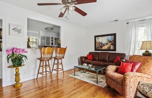 Central Gardens House | Cozy 2BR Bungalow + Midtown Memphis