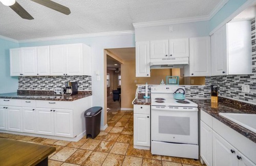 Ventnor City House | Cozy 2BR Cottage - 3 blocks to the Beach