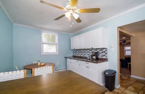 Ventnor City House | Cozy 2BR Cottage - 3 blocks to the Beach