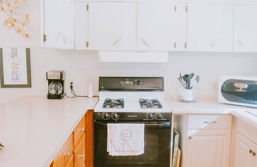 Tallahassee Cottage | Cozy 2br Cottage next door to Maclay State Park!