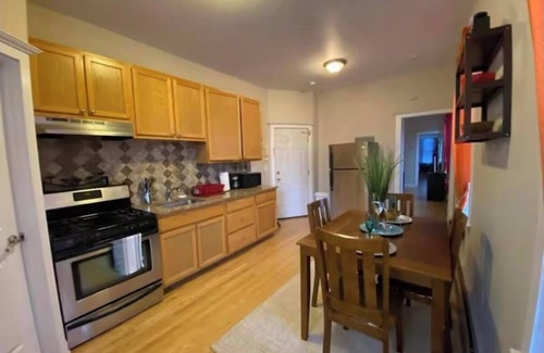 The Heights Apartment | Cozy 2BR Escape – Steps to Transit, Close to NYC