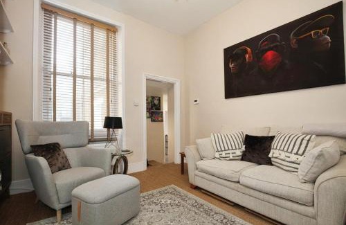 Harrow Road Apartment | Cozy 2BR Flat Central London Sleeps 3