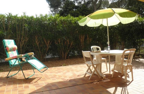 Boulouris-sur-Mer Apartment | Cozy 2BR Garden Apartment in Saint-Raphaël - Pool, Parking, 600m to Beach