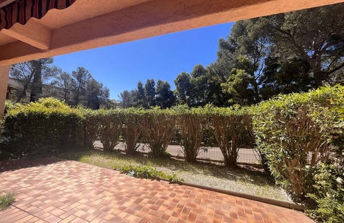 Boulouris-sur-Mer Apartment | Cozy 2BR Garden Apartment in Saint-Raphaël - Pool, Parking, 600m to Beach