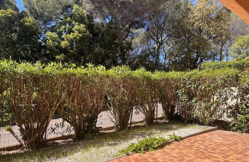 Boulouris-sur-Mer Apartment | Cozy 2BR Garden Apartment in Saint-Raphaël - Pool, Parking, 600m to Beach