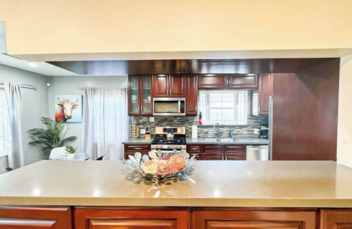 View Park-Windsor Hills House | Cozy 2BR Gem Near LAX, SoFi Stadium & The Forum - MK1