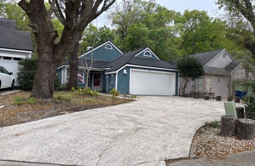 Arlington House | Cozy 2BR Getaway with Patio & Garage Near Shops, Dining & Highways!