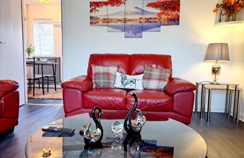 Leeds Apartment | Cozy 2BR Home Leeds Free Parking & Wifi Pets Welcome