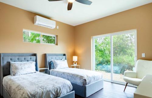 Thousand Oaks House | Cozy 2BR Home Mountain Views Pet Friendly