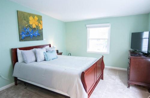 Historic District House | Cozy 2br home w/parking in downtown Annapolis