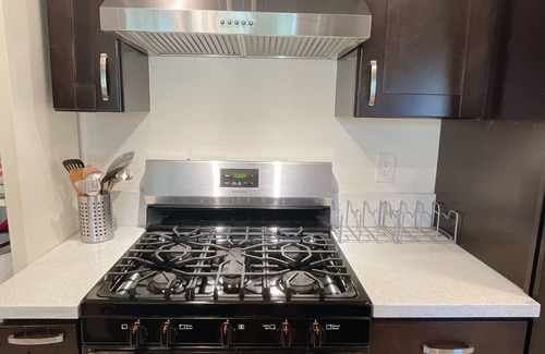 Arcadia House | Cozy 2BR House with huge backyard walking 3 mins to supermarket