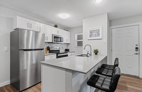Hyde Park Apartment | Cozy 2BR Near UT Hyde Park Evonify