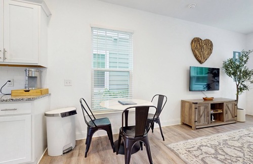 Goose Creek House | Cozy 2BR Pet Friendly Walkable Resort Cottage w/Pool Access