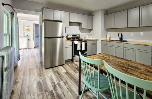 Springfield Apartment | Cozy 2BR Retreat Near Downtown Springfield