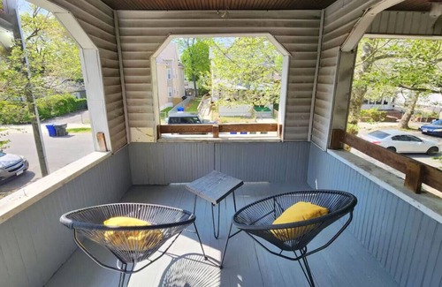 Springfield Apartment | Cozy 2BR Retreat Near Downtown Springfield