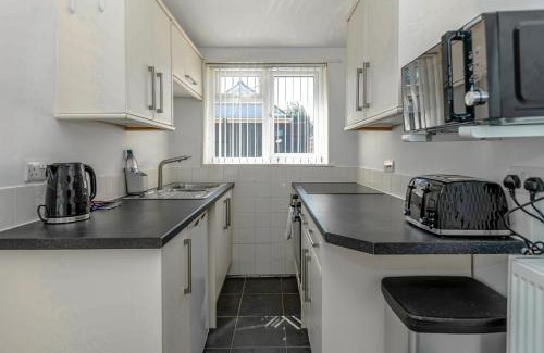 Filton House | Cozy 2BR terrace w/garden & parking