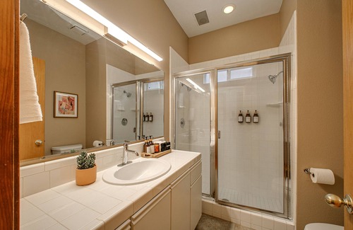 East End House | Cozy 2BR Townhome - 1mi. from downtown!