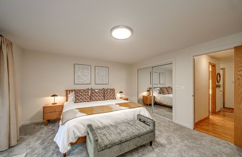 East End House | Cozy 2BR Townhome - 1mi. from downtown!
