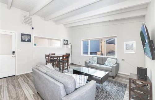 Balboa Peninsula House | Cozy 2Br Upstairs Cottage Steps From Sand In Prime Location By Beachview Rentals