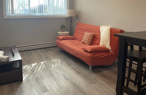 Saint-Hubert Apartment | Cozy 3 1/2 - 1 bedroom near train to Montreal