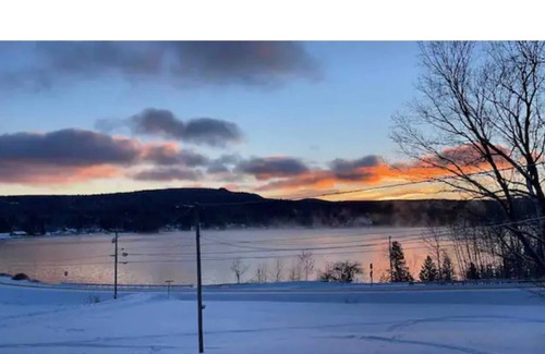 Morgan Ski Chalet | Cozy 3-4 bedroom with steam shower