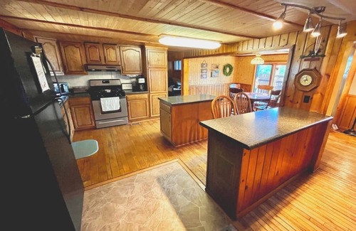 Minocqua Cabin | Cozy 3 b/r home w/quick access to snowmobile trails in the beautiful Northwoods
