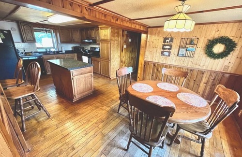 Minocqua Cabin | Cozy 3 b/r home w/quick access to snowmobile trails in the beautiful Northwoods
