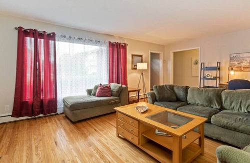 East Irondequoit House | Cozy 3-BDRM Ranch in Irondequoit
