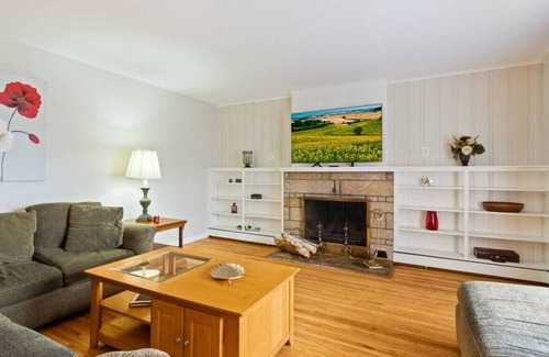 East Irondequoit House | Cozy 3-BDRM Ranch in Irondequoit