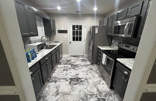 Mount Berry House | Cozy 3 bed 2 bath close to tennis courts, Berry College, mall, movie theater
