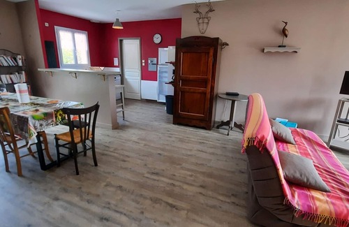 La Roche-Posay House | Cozy 3-Bed Home Near St Roch Thermal Baths, Fully Equipped, Sleeps 9