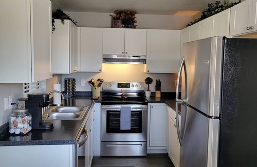 Bullhead City House | Cozy 3-bed home Pet friendly near Beaches on the River and close to Shopping!