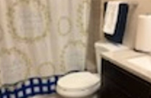John T White House | Cozy 3 bed Home with Yard - Centrally Located - Minutes to Stadium