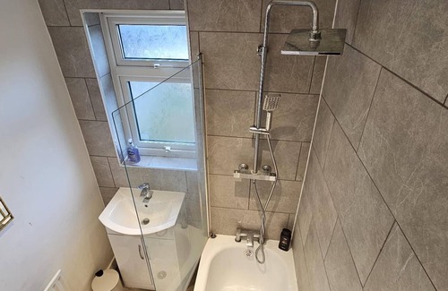 Becontree House | Cozy 3-bed House in Dagenham