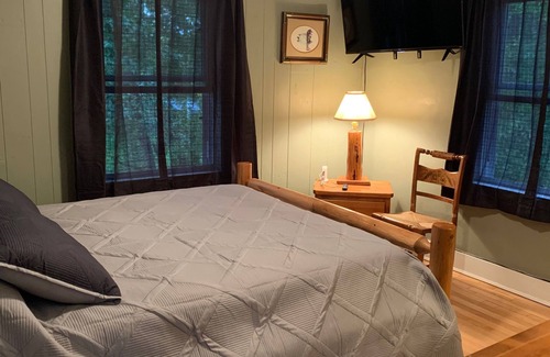 Montreal House | Cozy 3 bedroom 1 bath house centrally located
