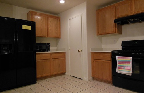 Rhodes Ranch House | Cozy 3 Bedroom 2.5 Bath Home West of Las Vegas Strip (Minimum stay 31 nights)