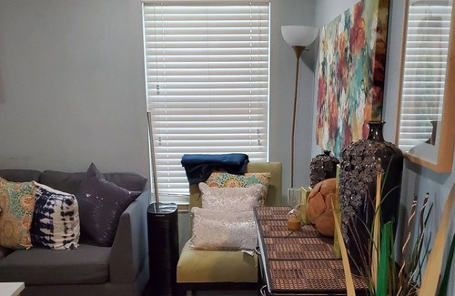 Fate House | Cozy 3-bedroom 2 Bath Bungalow with free parking.