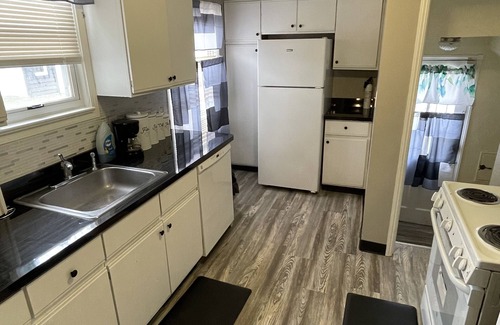 Euclid House | Cozy 3 bedroom 2 bath
