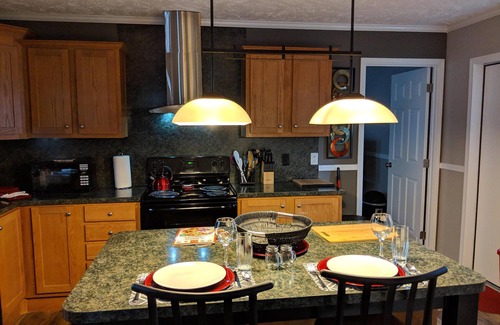 Stone Mountain House | Cozy 3 Bedroom/2 Bath Home in Stone Mountain