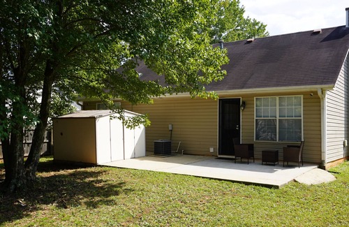 Ellenwood House | Cozy 3 BEDROOM 20 minutes from ATLANTA AIRPORT
