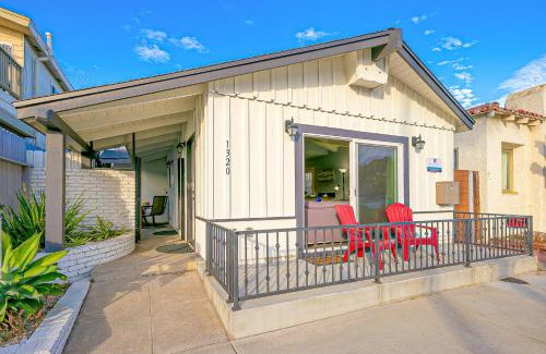 Balboa Peninsula House | Cozy 3 Bedroom Across from Playground on the Beach