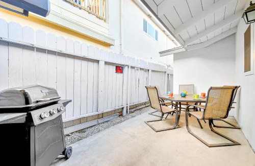 Balboa Peninsula House | Cozy 3 Bedroom Across from Playground on the Beach