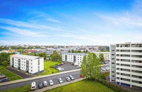 Heimar Apartment | Cozy 3-bedroom apartment in beautiful Reykjavík with WiFi & mountain views