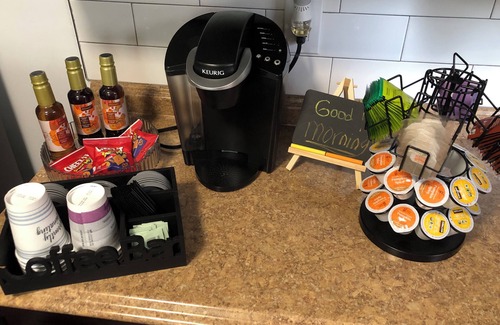 Irving Park Apartment | Cozy 3-bedroom apartment in beautiful Old Irving Park, Chicago with AC, WiFi