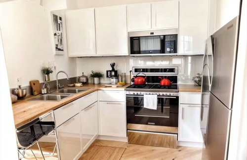 West Freemason Apartment | Cozy 3-bedroom apt in downtown Norfolk w/patio.