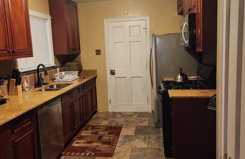 Vollintine-Evergreen House | Cozy 3-bedroom bungalow in marvelous Memphis with AC, WiFi
